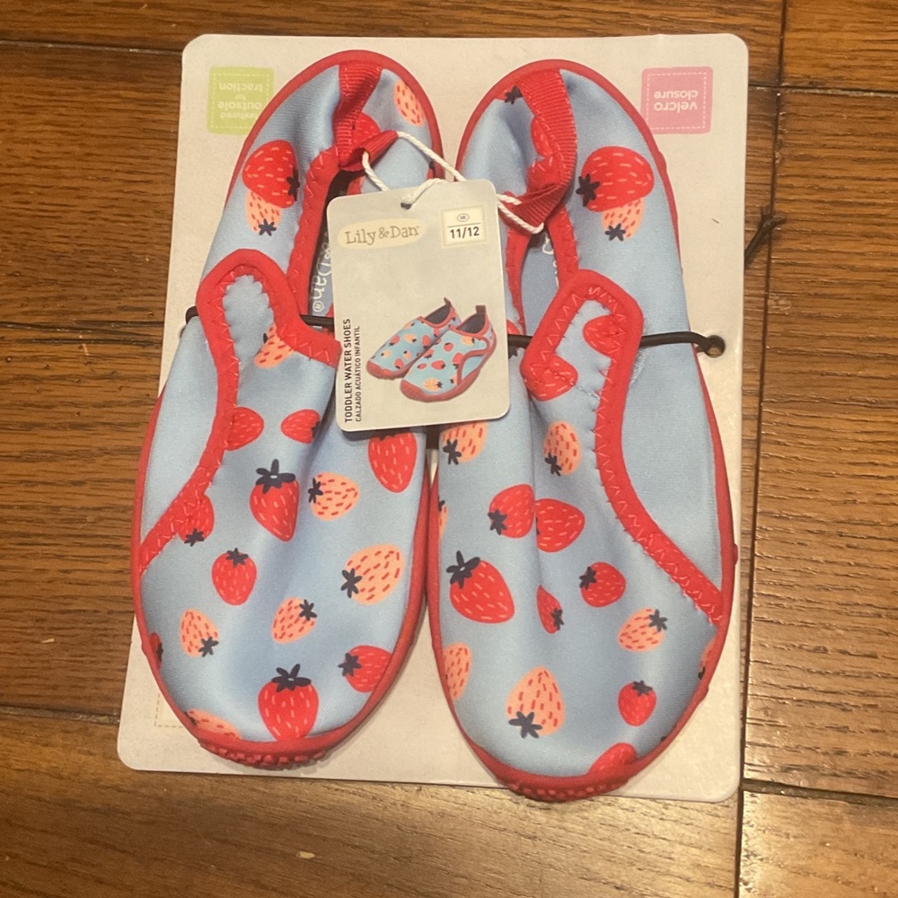 NWT lily & dan girls strawberry print water shoes  2 sizes available